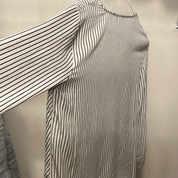 NWT draped T Tahari blouse - Picture 9 of 10